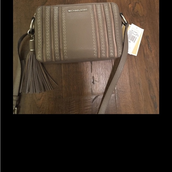 Michael Kors crossbody with matching Bedford wallet in Cinder. - Picture 7 of 14
